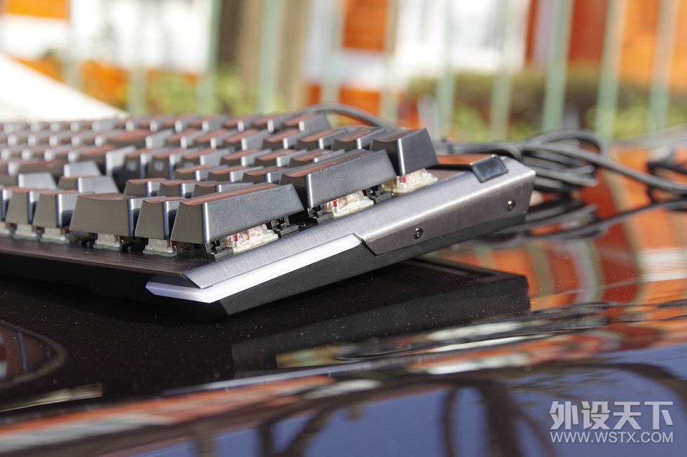 MSI Vigor GK80 Cherry MX RGB机械键盘评测