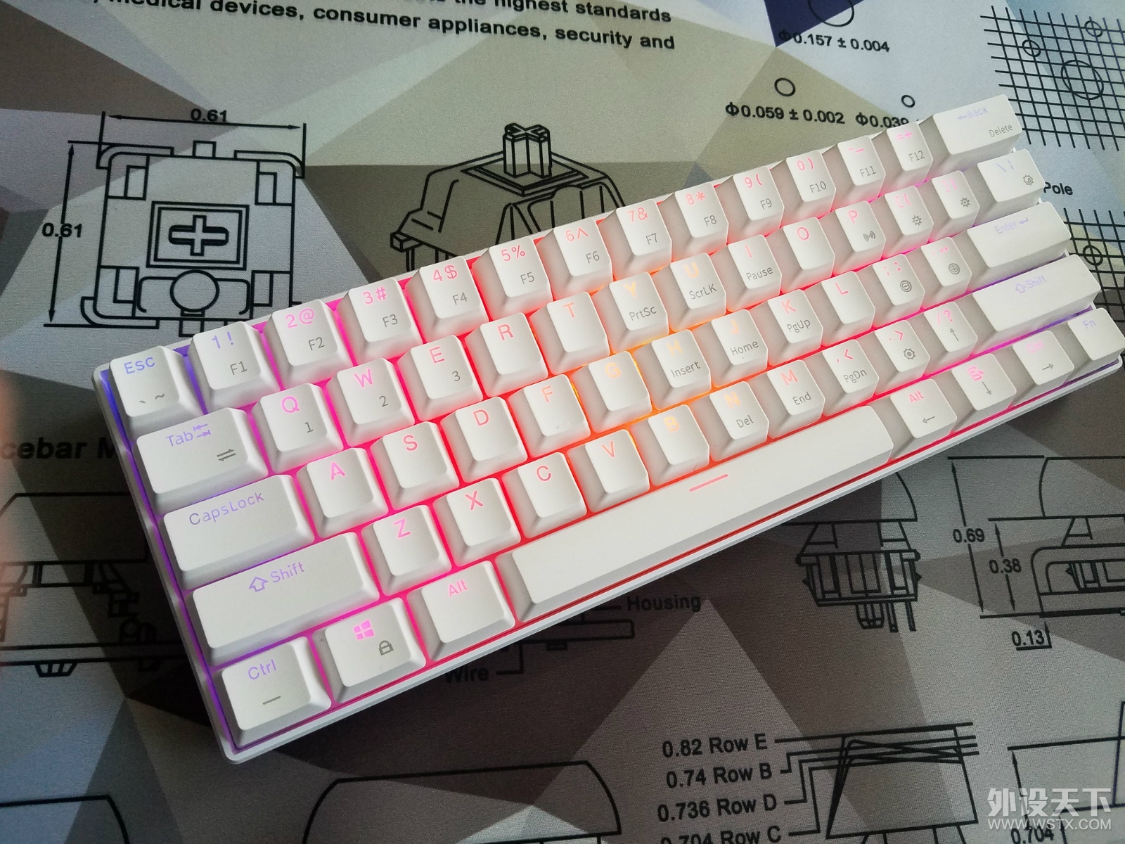也许是最便宜的RGB樱桃轴蓝牙双模机械键盘——GANSS ALT61 RGB