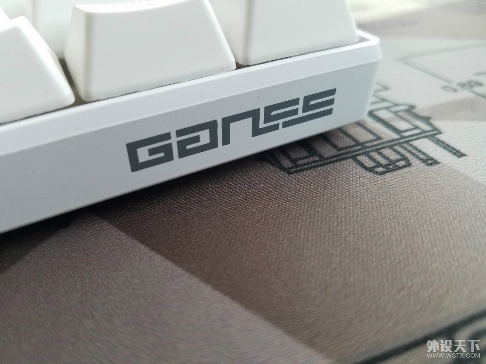 也许是最便宜的RGB樱桃轴蓝牙双模机械键盘——GANSS ALT61 RGB