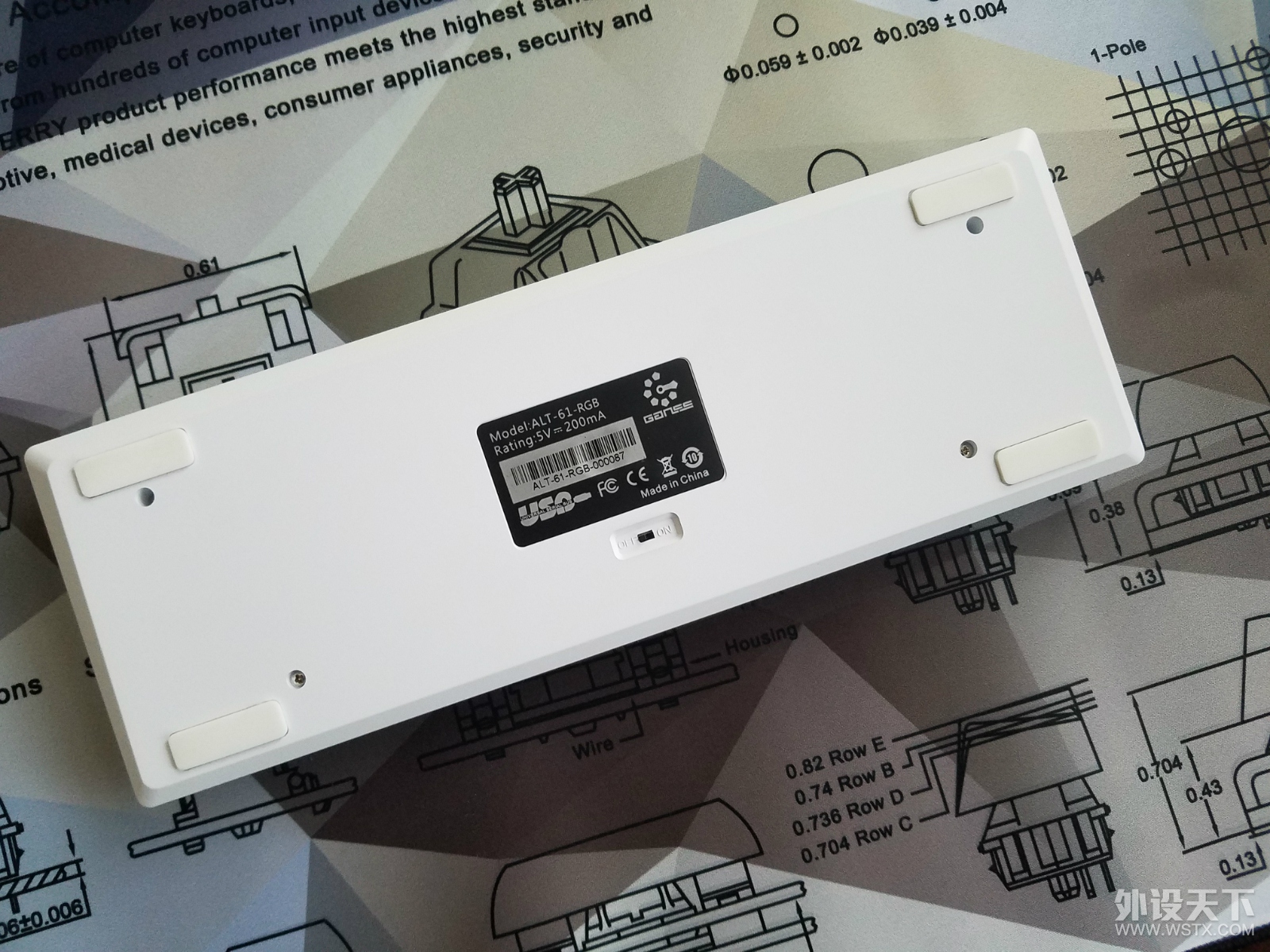 也许是最便宜的RGB樱桃轴蓝牙双模机械键盘——GANSS ALT61 RGB