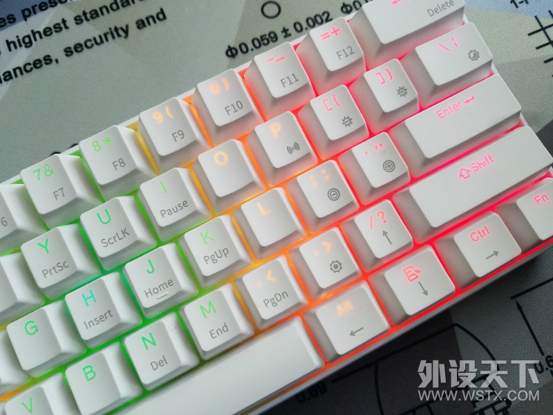 也许是最便宜的RGB樱桃轴蓝牙双模机械键盘——GANSS ALT61 RGB