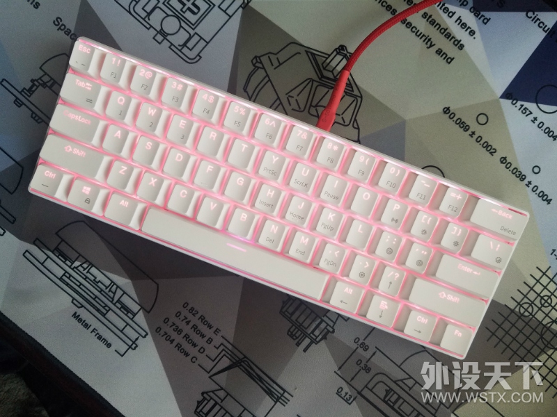 也许是最便宜的RGB樱桃轴蓝牙双模机械键盘——GANSS ALT61 RGB
