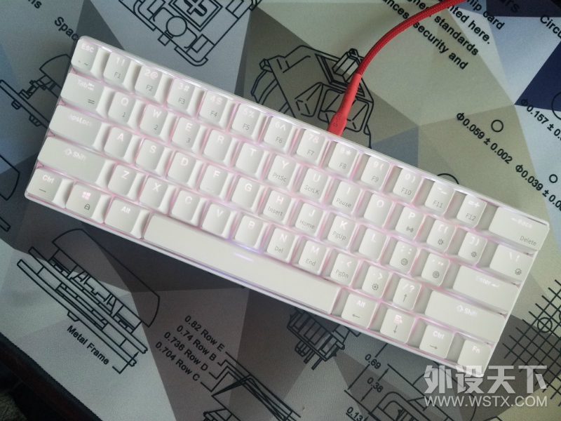 也许是最便宜的RGB樱桃轴蓝牙双模机械键盘——GANSS ALT61 RGB