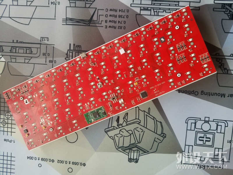 也许是最便宜的RGB樱桃轴蓝牙双模机械键盘——GANSS ALT61 RGB