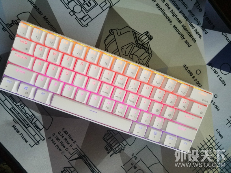 也许是最便宜的RGB樱桃轴蓝牙双模机械键盘——GANSS ALT61 RGB