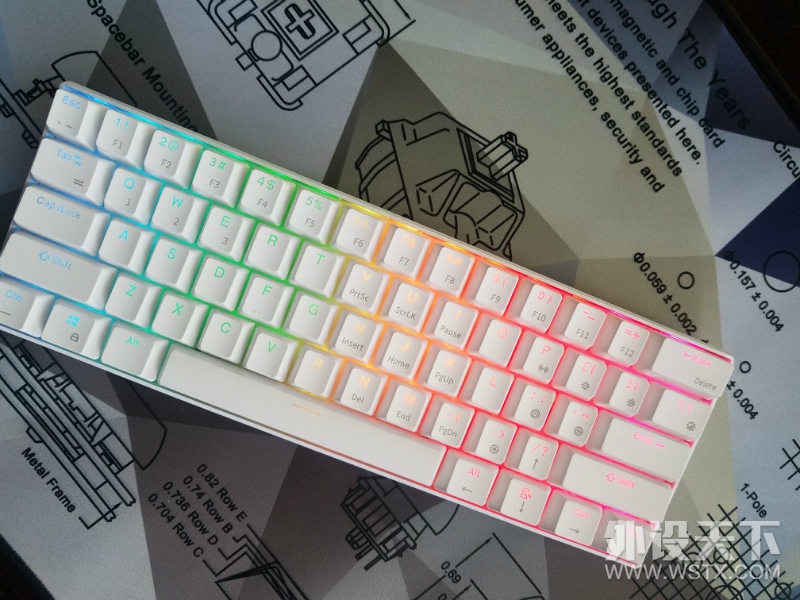 也许是最便宜的RGB樱桃轴蓝牙双模机械键盘——GANSS ALT61 RGB