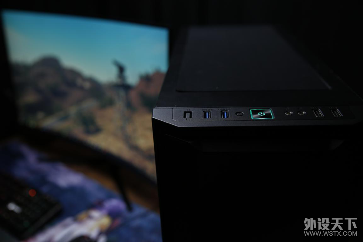 冰爽一夏！主力吃鸡分体水冷主机桌面鉴赏