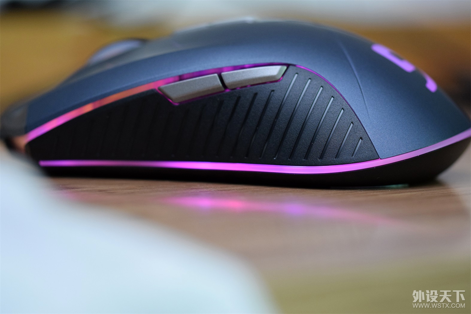 性能与价格的极致 富勒G93pro 游戏鼠标体验