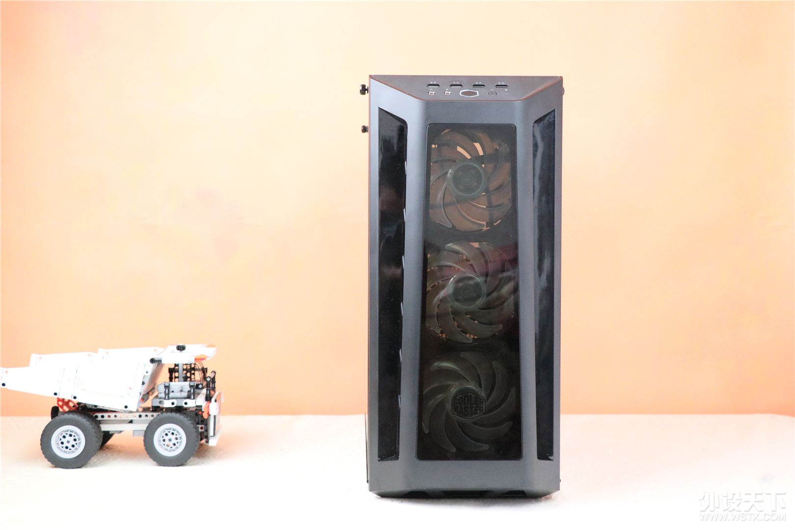 全新Coolermaster 酷冷至尊 RGB机箱，玩光多了一个选择