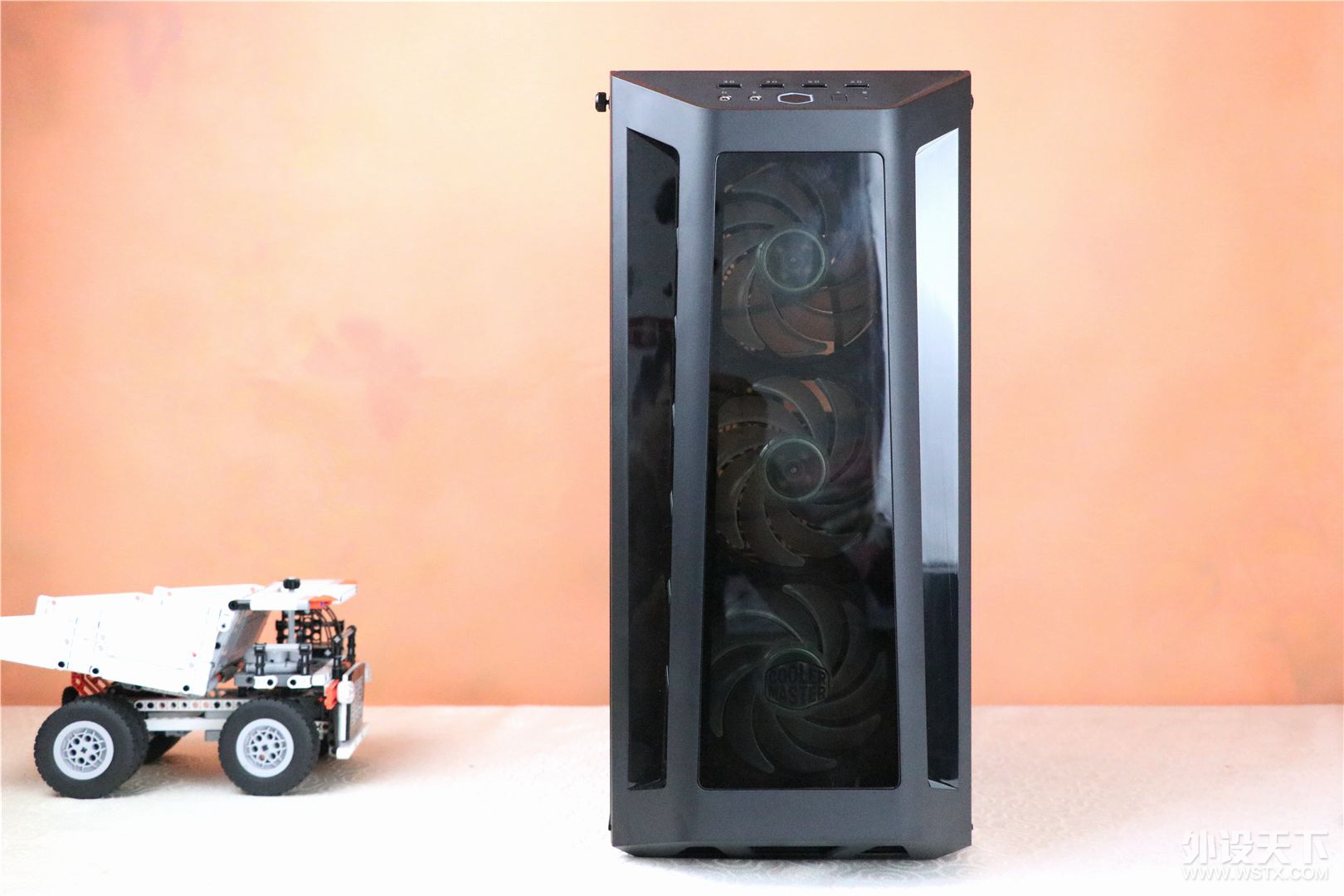 全新Coolermaster 酷冷至尊 RGB机箱，玩光多了一个选择