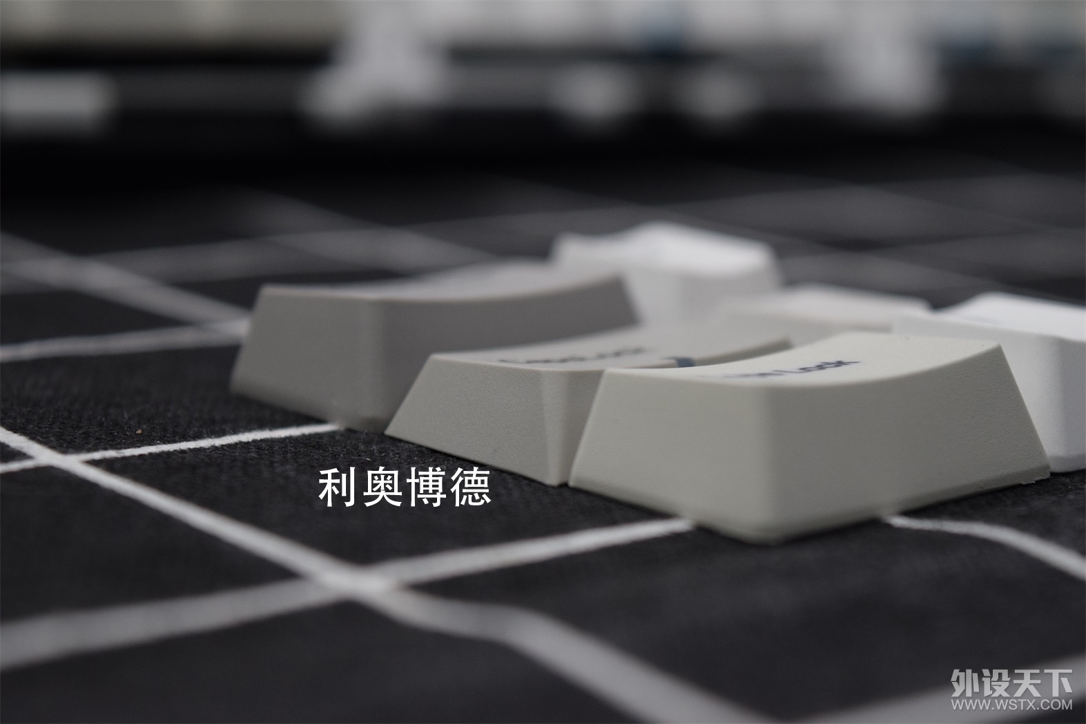 三把几乎同样外观的键盘，拆开看看到底有着怎样的差异