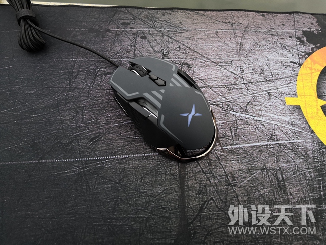 我认为今年“国产旗舰鼠皇”名号的最具实力竞争者——多彩M628  重回高端游戏界的先锋