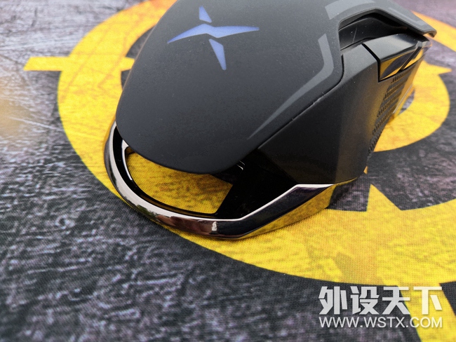 我认为今年“国产旗舰鼠皇”名号的最具实力竞争者——多彩M628  重回高端游戏界的先锋