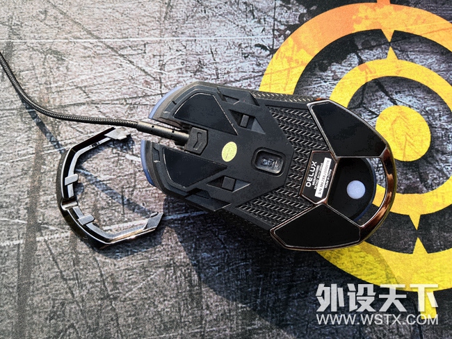 我认为今年“国产旗舰鼠皇”名号的最具实力竞争者——多彩M628  重回高端游戏界的先锋