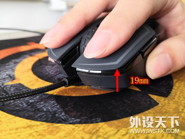 我认为今年“国产旗舰鼠皇”名号的最具实力竞争者——多彩M628  重回高端游戏界的先锋
