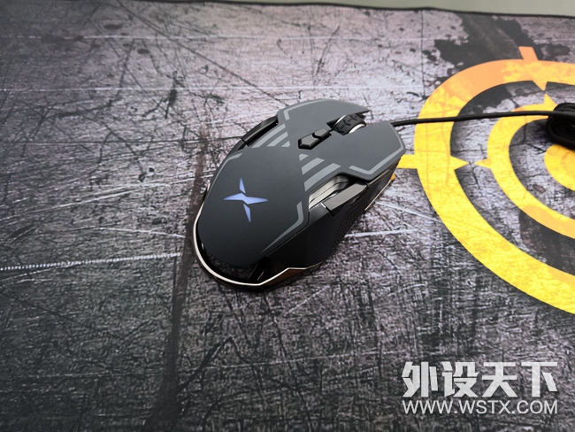 我认为今年“国产旗舰鼠皇”名号的最具实力竞争者——多彩M628  重回高端游戏界的先锋