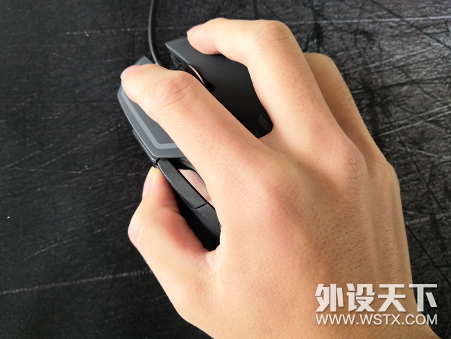 我认为今年“国产旗舰鼠皇”名号的最具实力竞争者——多彩M628  重回高端游戏界的先锋