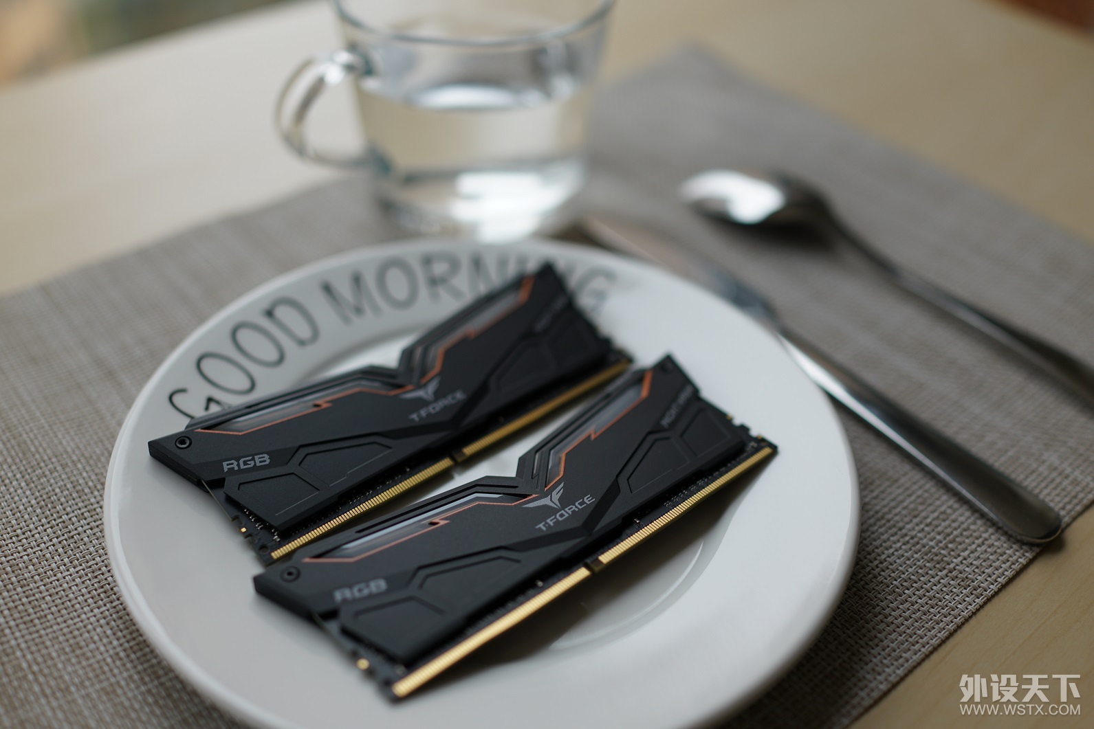 【箴言】秀色可餐，颜值担当——十铨夜鹰RGB DDR4 3000*2内存条开箱小评