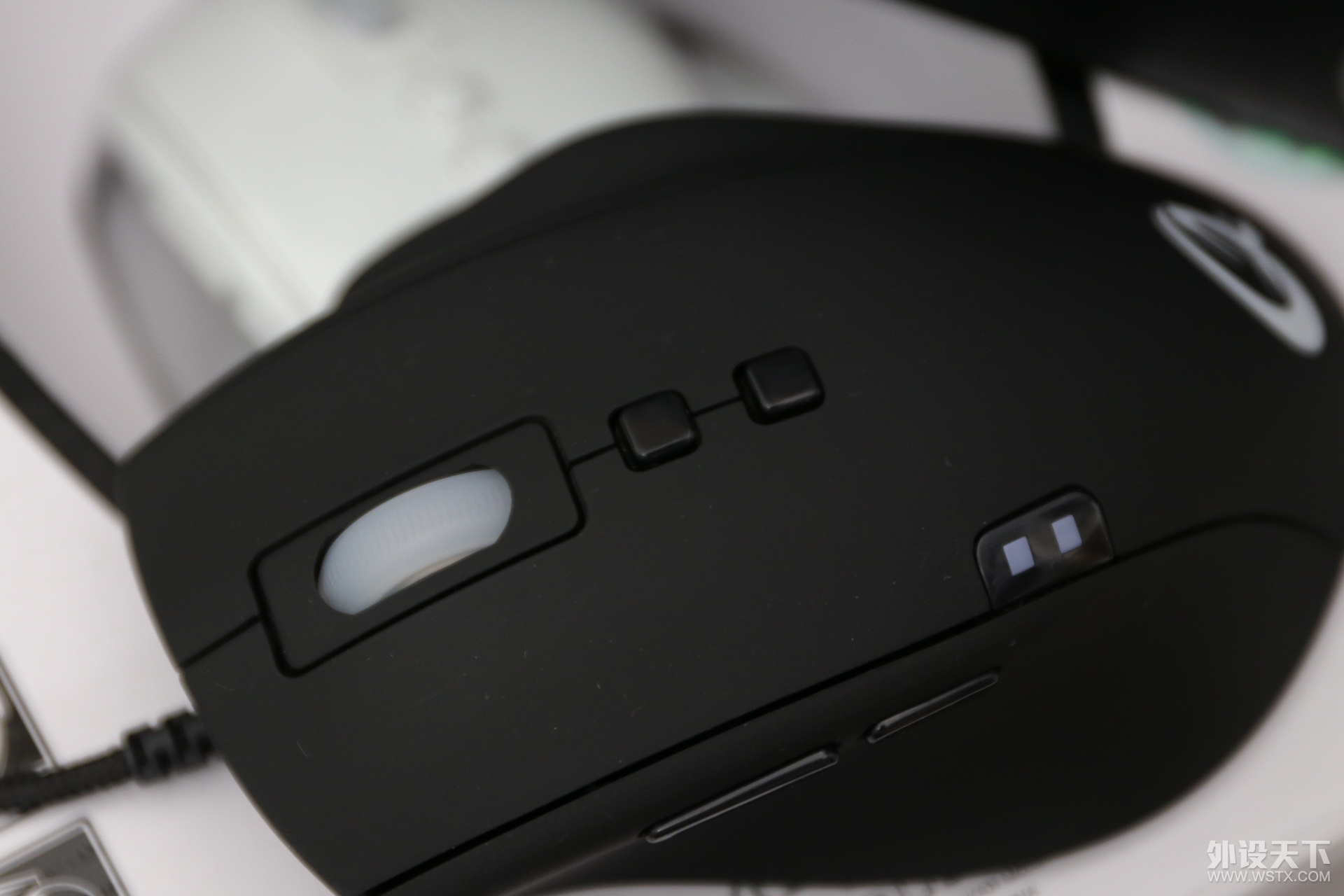 买黑送白？经典的FPS游戏鼠标QPAD 5k上手体验