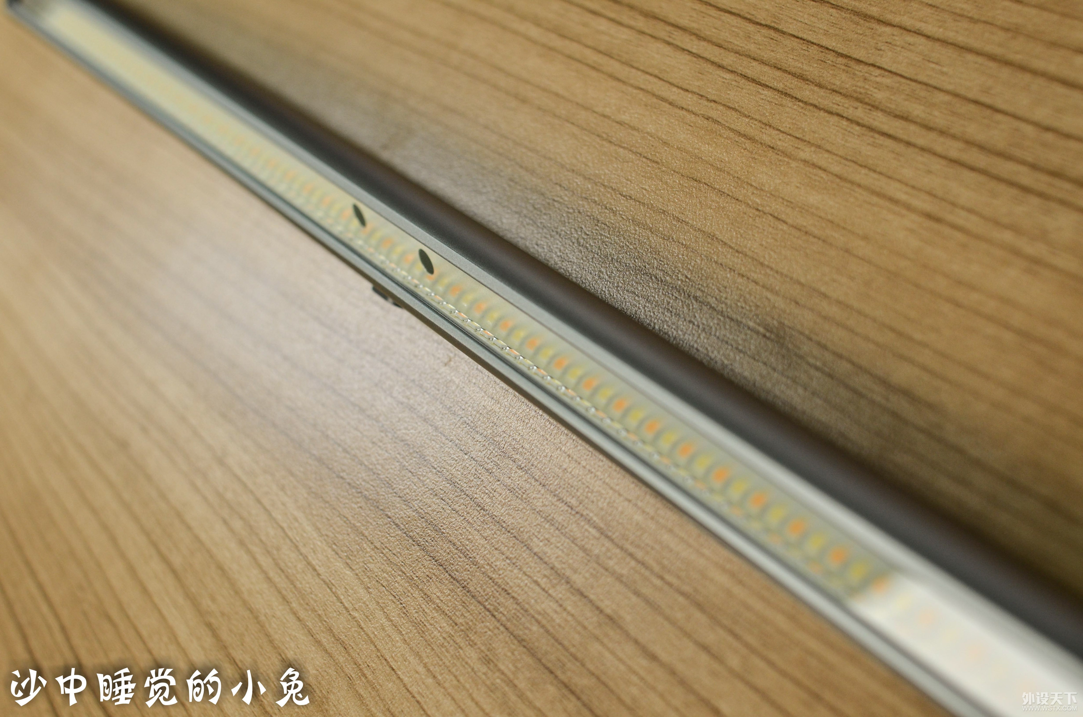 真的有用还是人傻钱多？Benq ScreenBar Plus屏幕智能挂灯开箱评测