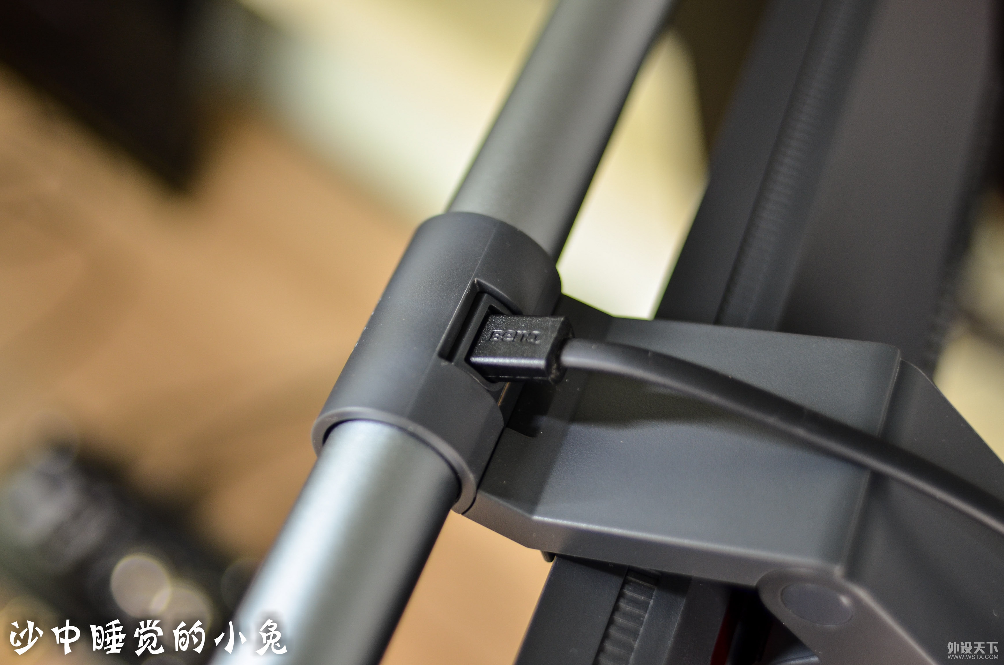 真的有用还是人傻钱多？Benq ScreenBar Plus屏幕智能挂灯开箱评测