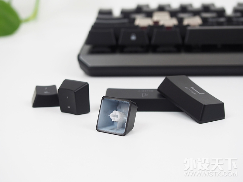 【风烛】披鳞请『键』·御龙九天-微星VIGOR GK60键盘评测