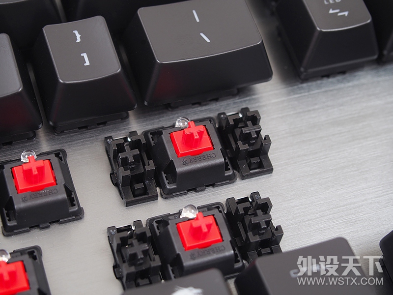 【风烛】披鳞请『键』·御龙九天-微星VIGOR GK60键盘评测