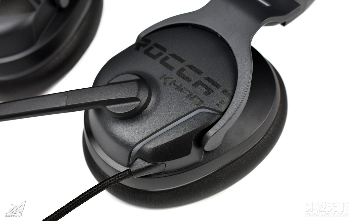 ROCCAT Khan AIMO - 004.jpg