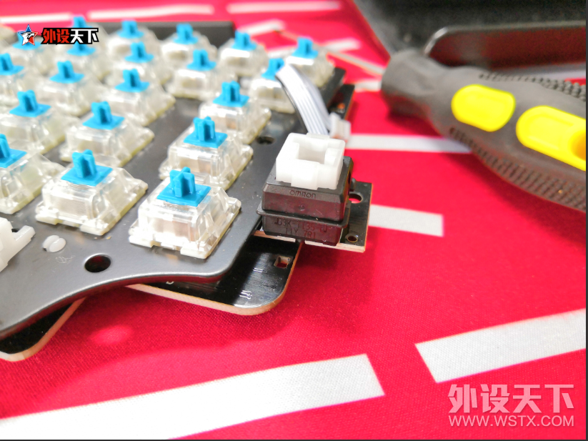 雷柏V550RGB单手（“游戏”两字手动划掉）键盘简评