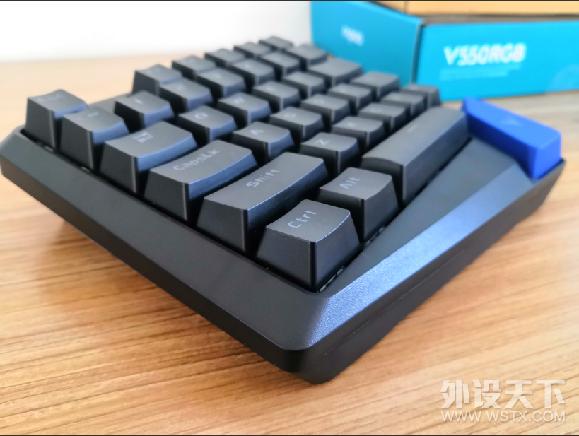 雷柏V550RGB单手（“游戏”两字手动划掉）键盘简评