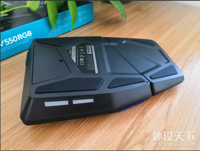 雷柏V550RGB单手（“游戏”两字手动划掉）键盘简评