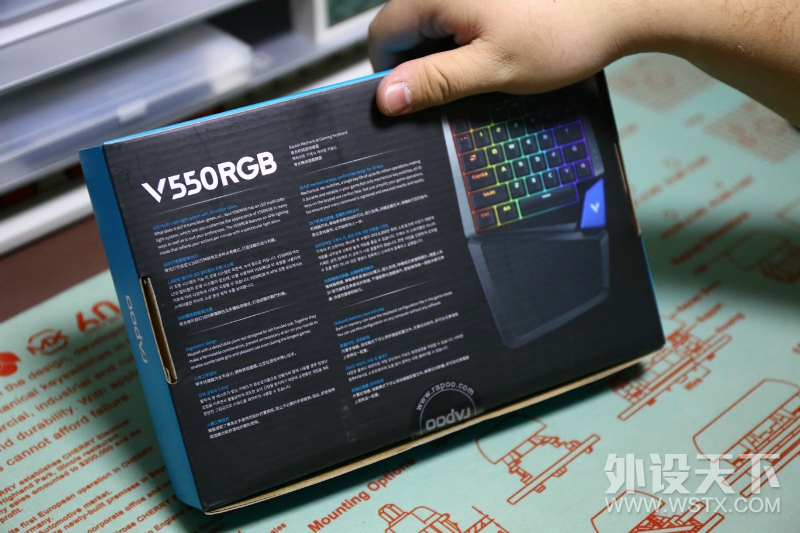 迟来的作业，新年值得入手的小玩具-雷柏V550RGB键盘幻彩背光单手游戏机械键盘