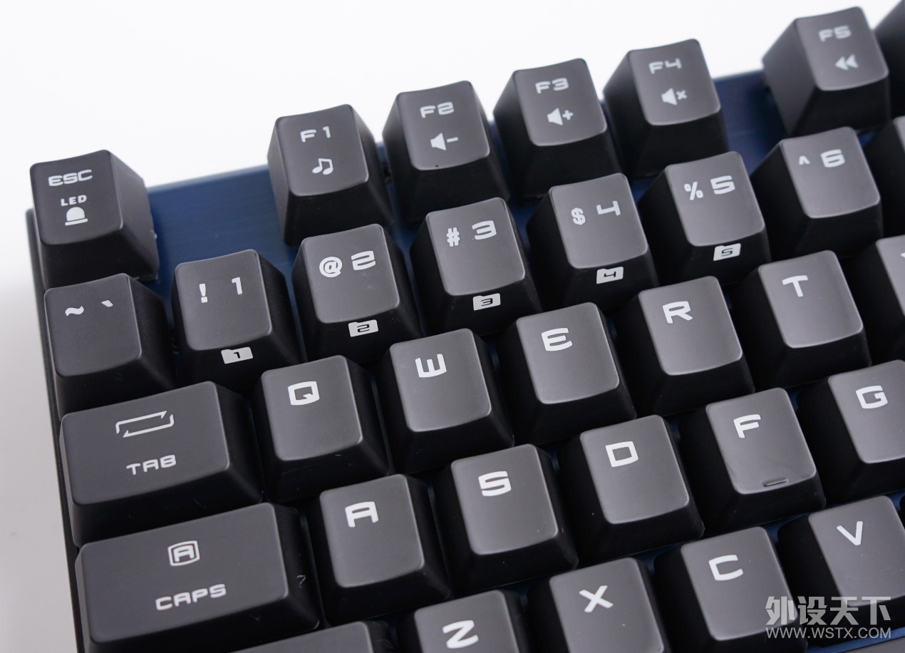 灯效酷炫细节待完善 RGB黑轴MSI GK50机械键盘入手分享