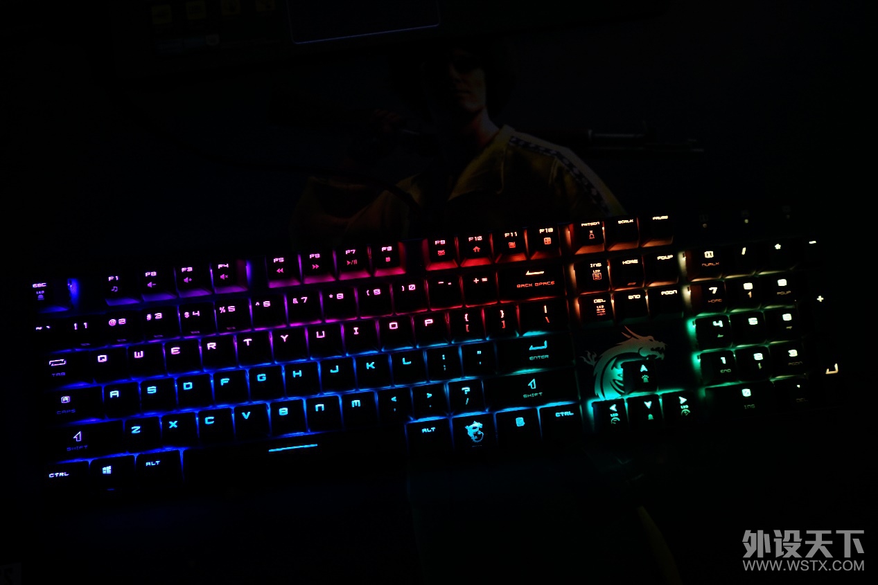 灯效酷炫细节待完善 RGB黑轴MSI GK50机械键盘入手分享