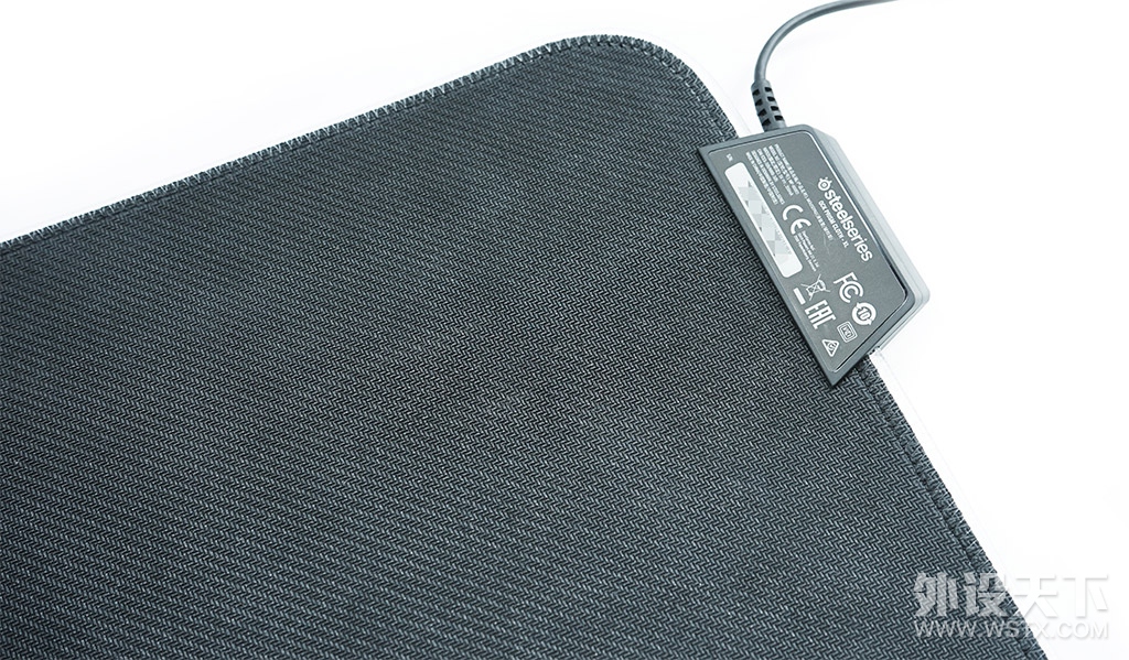 赛睿SteelSeries QcK PRISIM XL RGB氛围灯效超大布面电竞游戏鼠标垫开箱评测