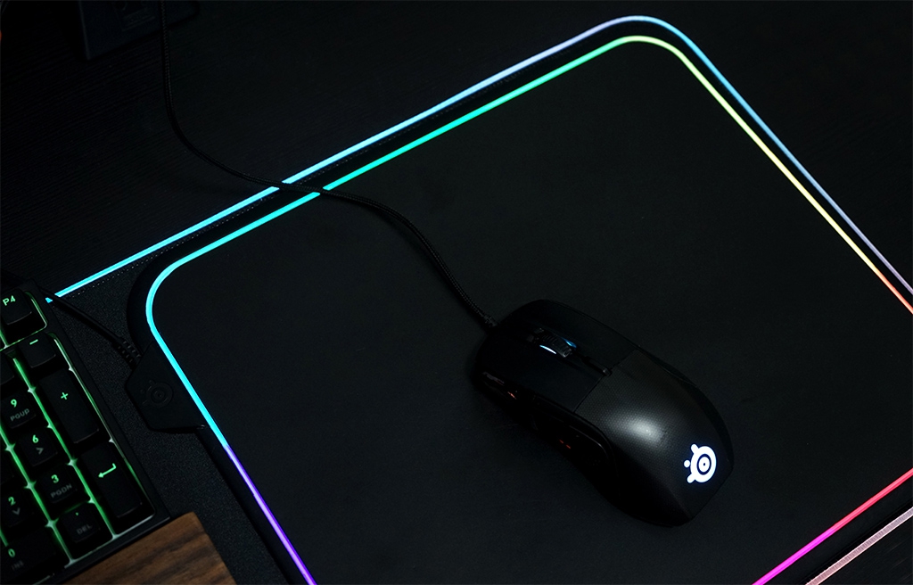 赛睿SteelSeries QcK PRISIM XL RGB氛围灯效超大布面电竞游戏鼠标垫开箱评测