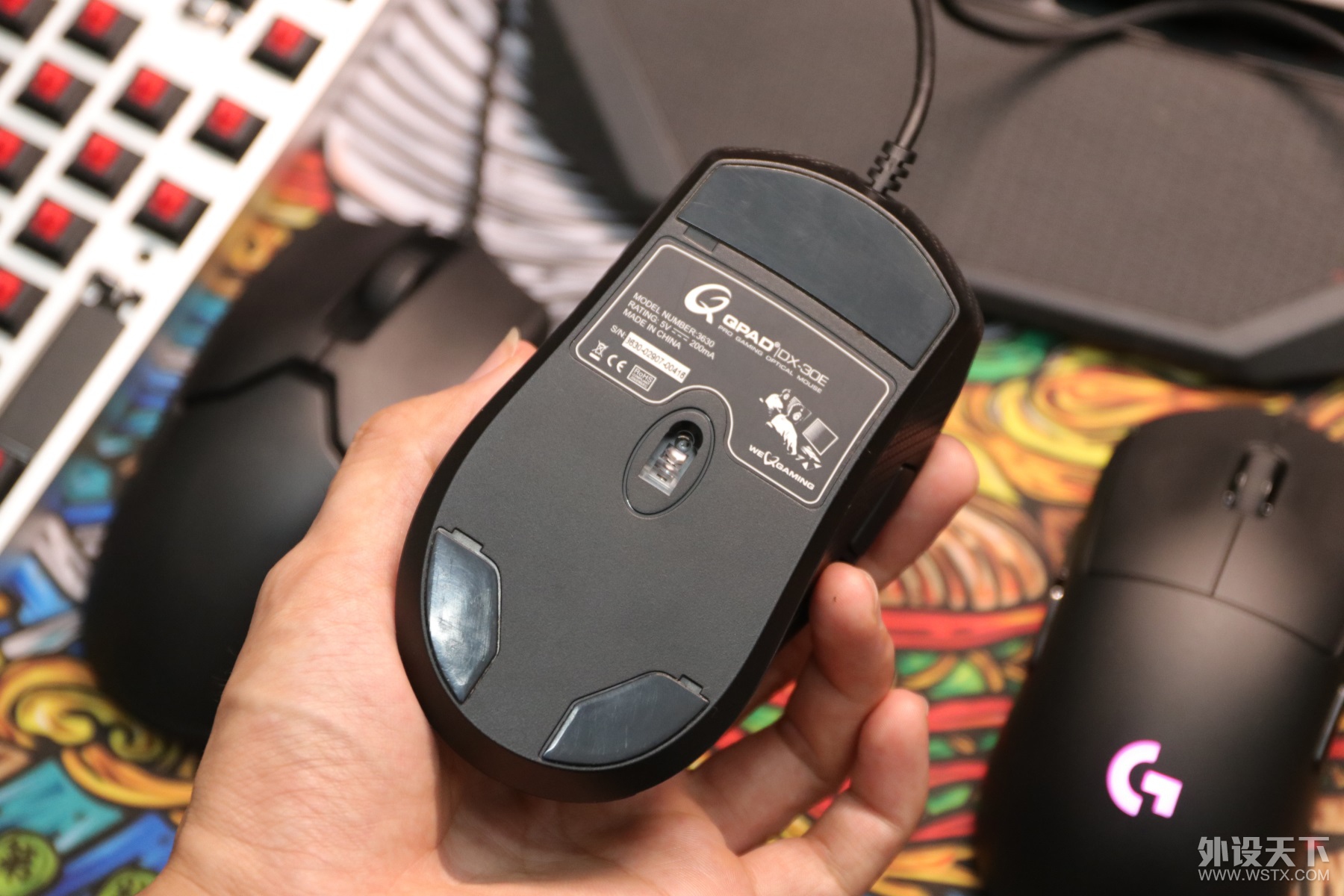 高配低价，不打洞的超轻电竞鼠标 QPAD DX-30E