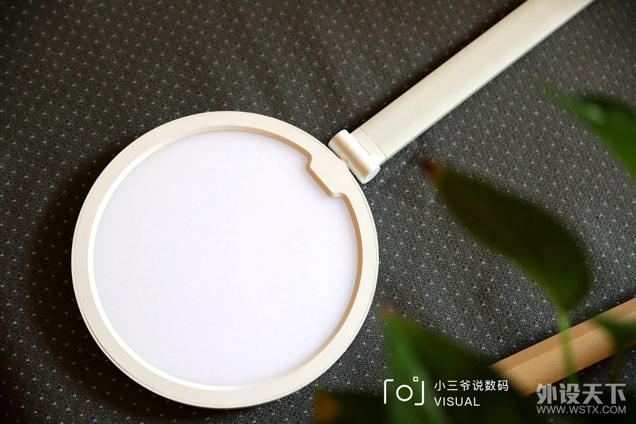 你的眼睛有我呵护，小管家锋尚LED智能护眼台灯体验