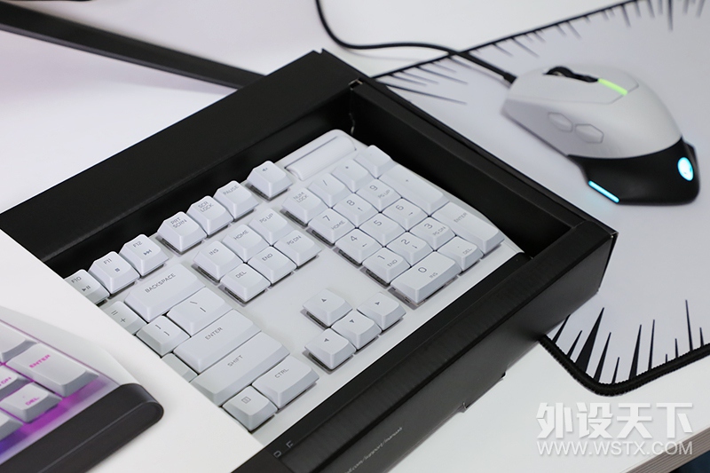 全新ALIENWARE套装体验，除了性能强大，这些设计值得称赞