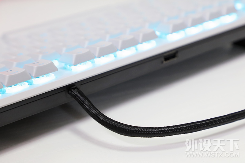 全新ALIENWARE套装体验，除了性能强大，这些设计值得称赞