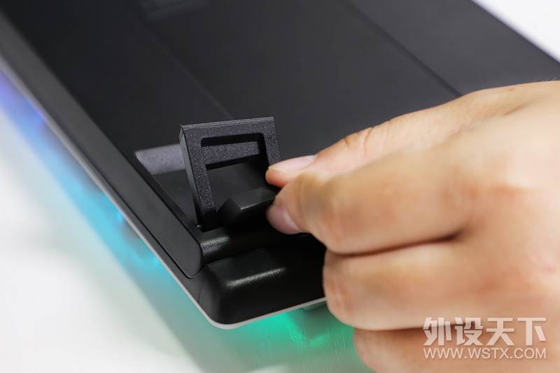 全新ALIENWARE套装体验，除了性能强大，这些设计值得称赞
