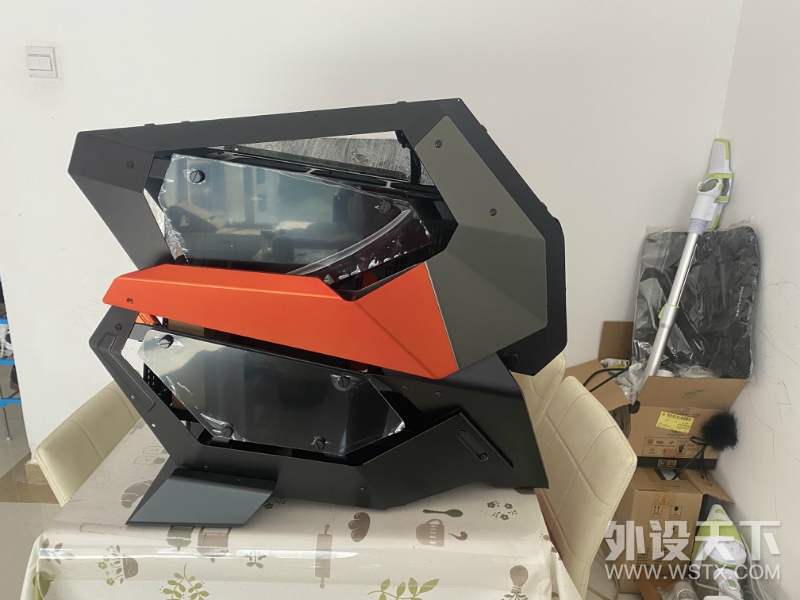 全网第一台，骨伽征服者二代~我感觉叫巨型飞船比较贴切。