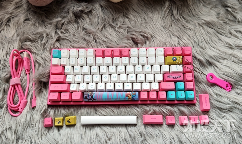 给自己也买个喜欢的玩具，艾酷乔巴键盘晒一下