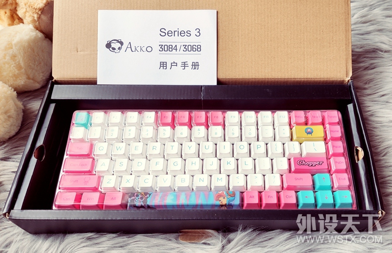 给自己也买个喜欢的玩具，艾酷乔巴键盘晒一下