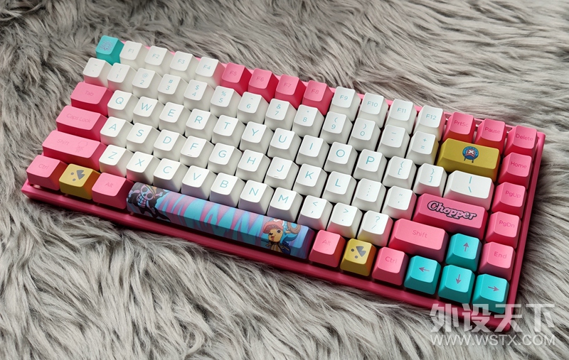 给自己也买个喜欢的玩具，艾酷乔巴键盘晒一下