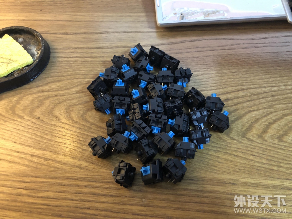 樱桃MX8.0键盘拆解+换轴维修（键盘不能喝可乐）