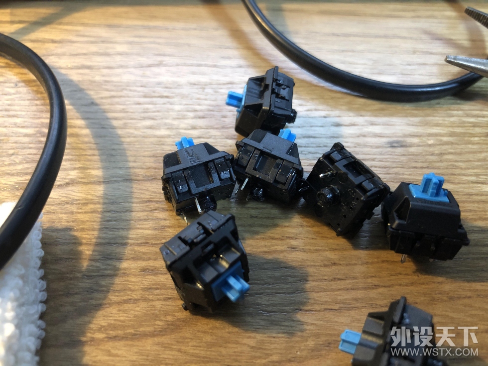 樱桃MX8.0键盘拆解+换轴维修（键盘不能喝可乐）