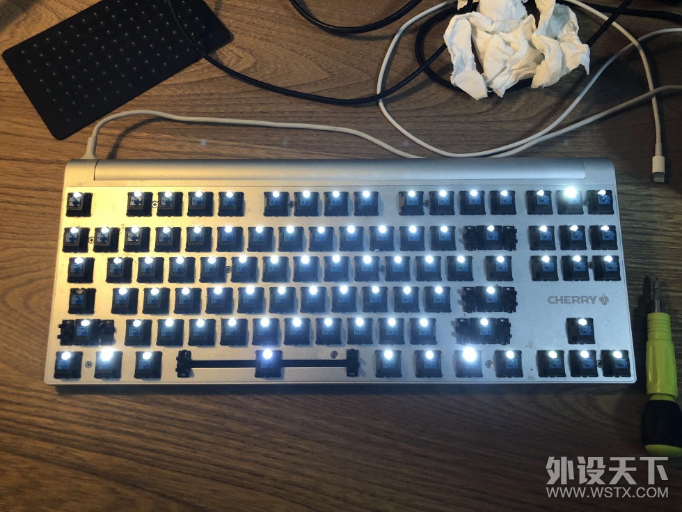 樱桃MX8.0键盘拆解+换轴维修（键盘不能喝可乐）