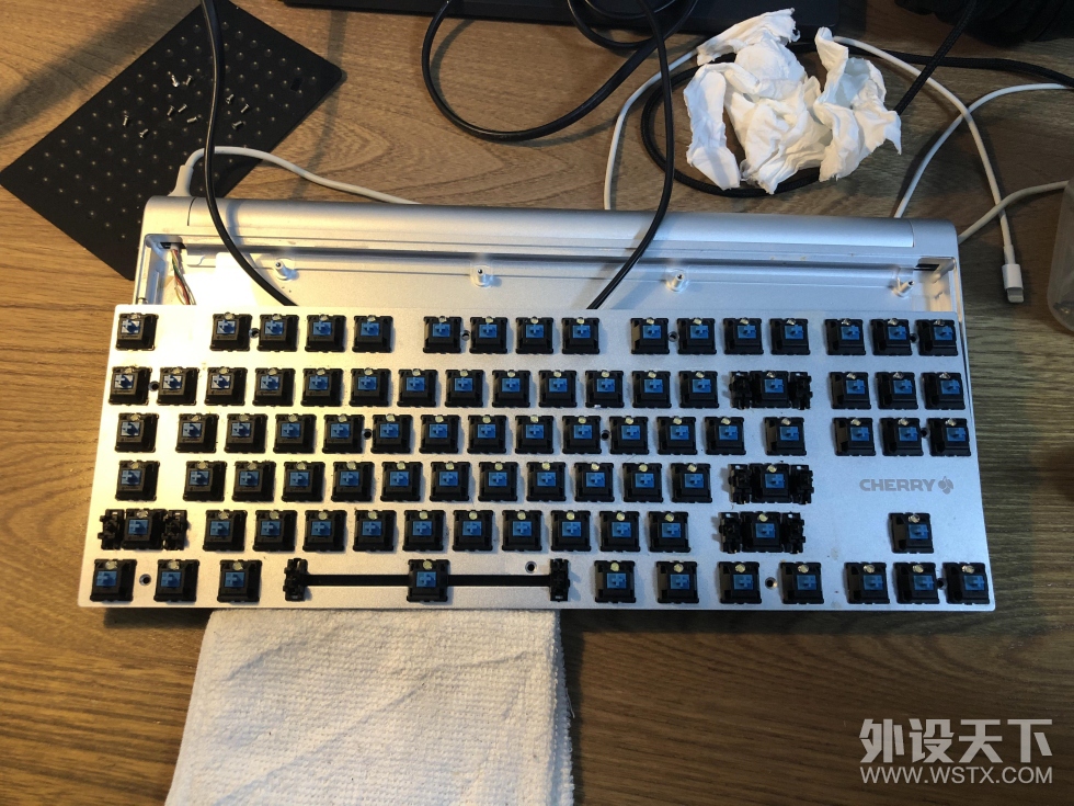 樱桃MX8.0键盘拆解+换轴维修（键盘不能喝可乐）