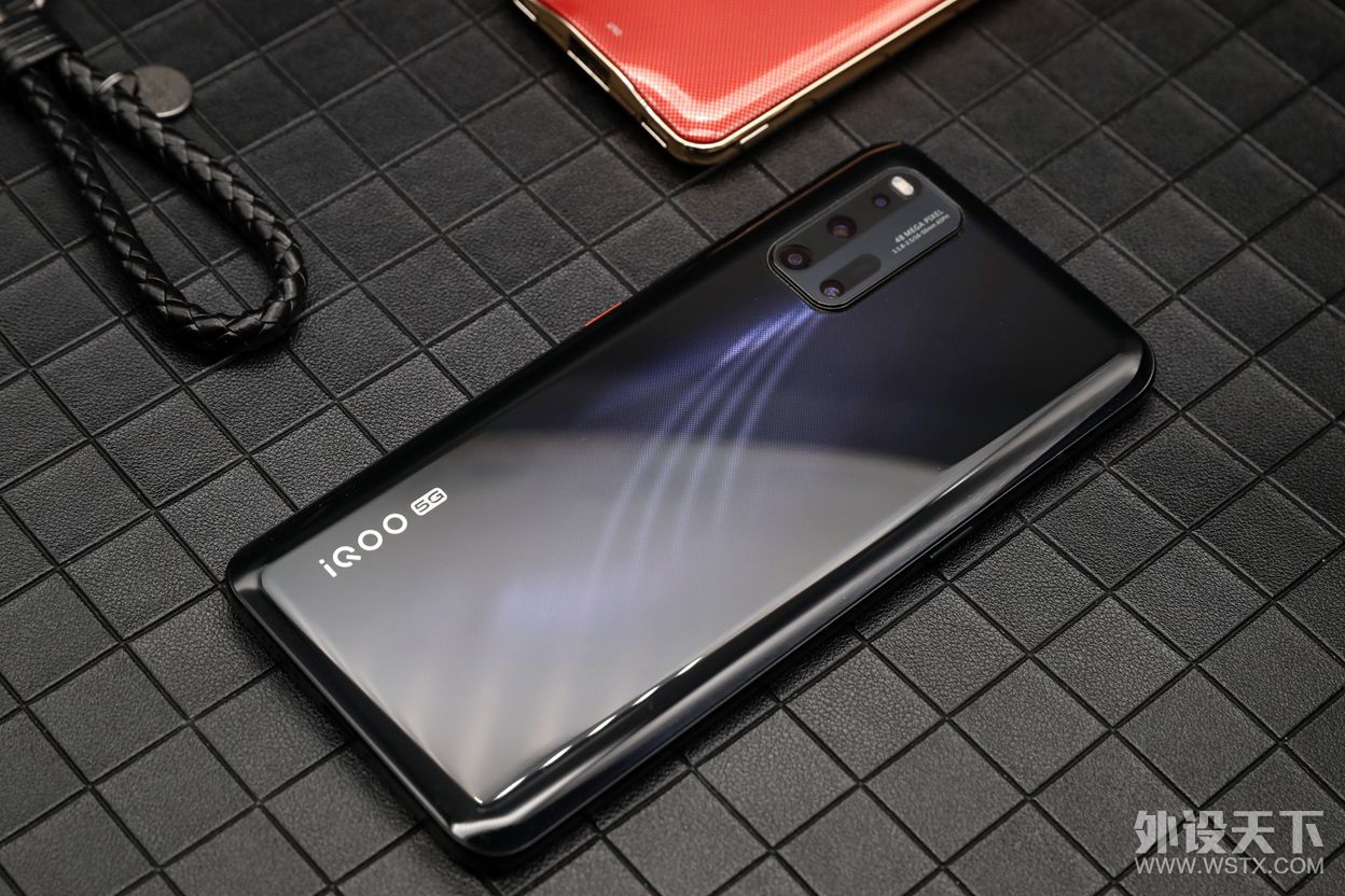 六大灵魂拷问！iQOO 3是最值得入手的旗舰手机吗？